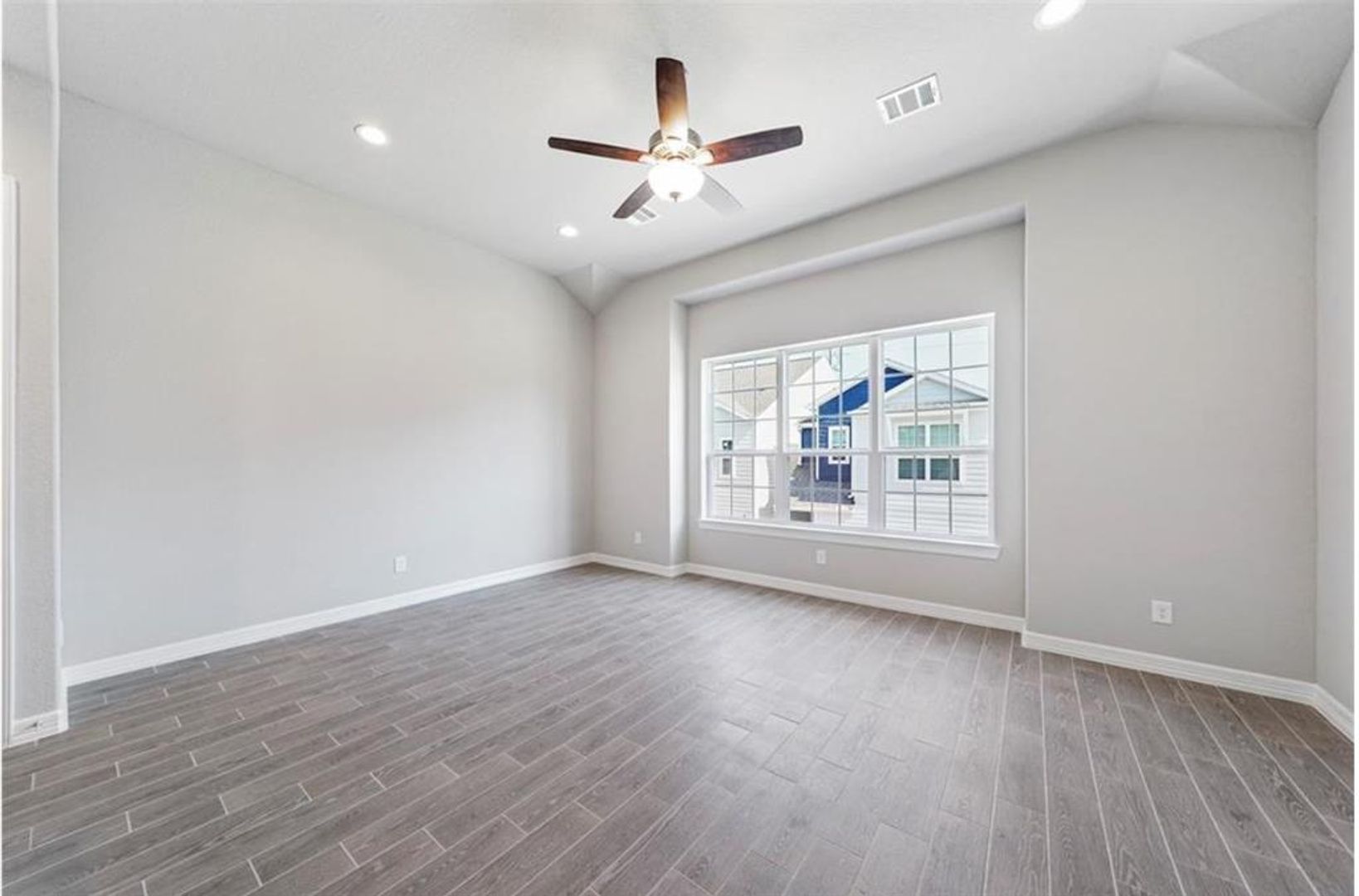 Houston House: 11014 Crescent Light Way