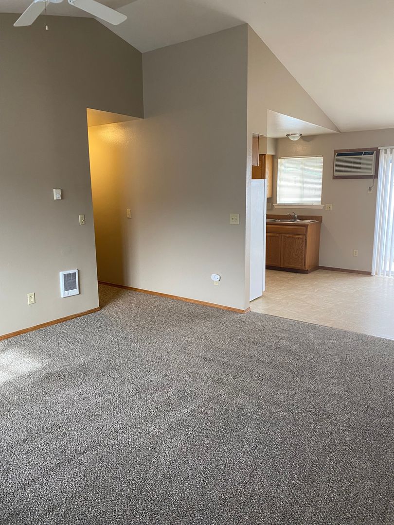 Selah Apartment: 617 S. Third St.