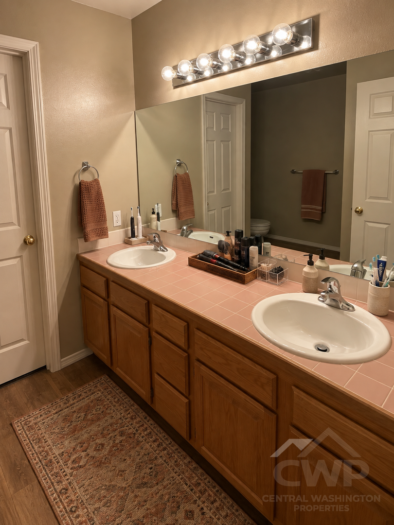 YAKIMA HOME | DOUBLE-CAR GARAGE & PRIVATE FENCED BACKYARD! 12 of 16