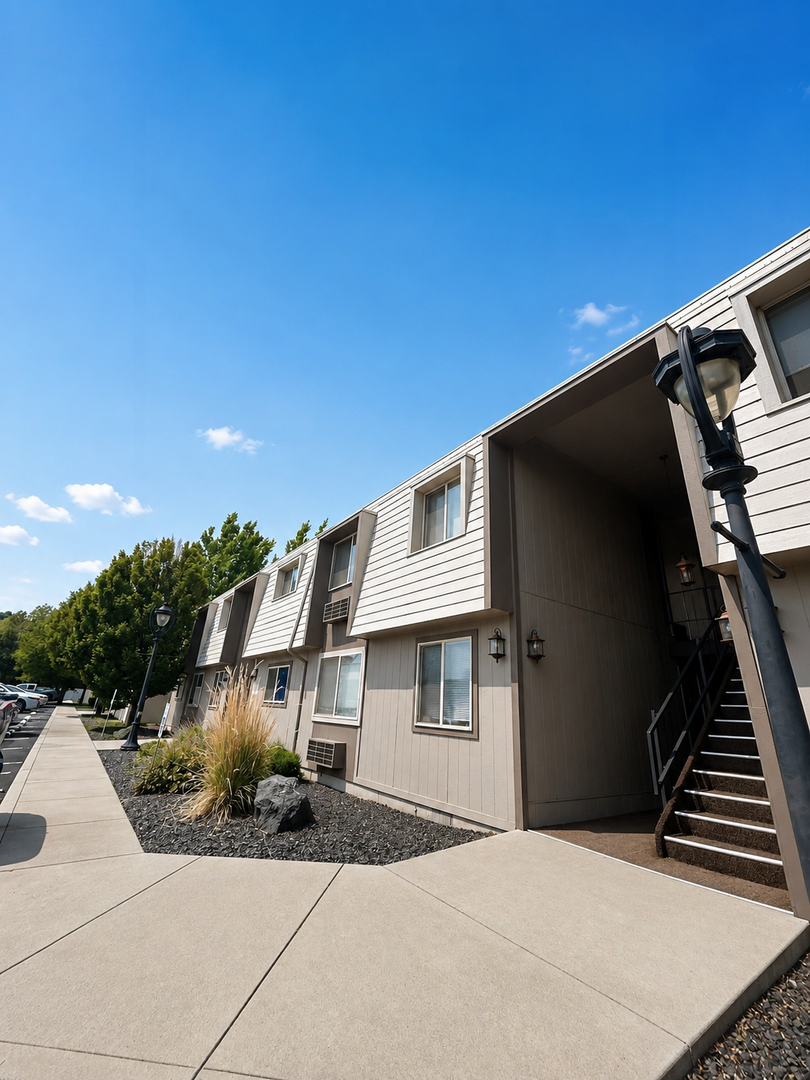 1 BEDROOM SELAH APARTMENT 7 of 8