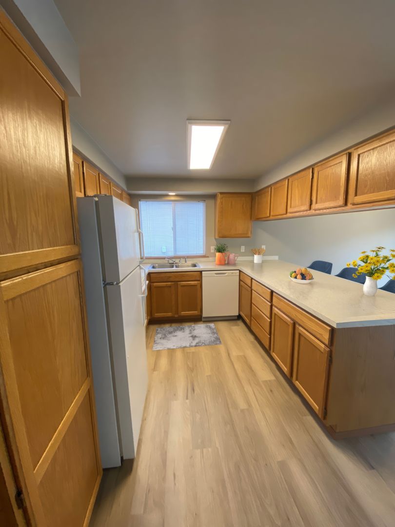 Yakima Apartment: 100 Peachtree Lane