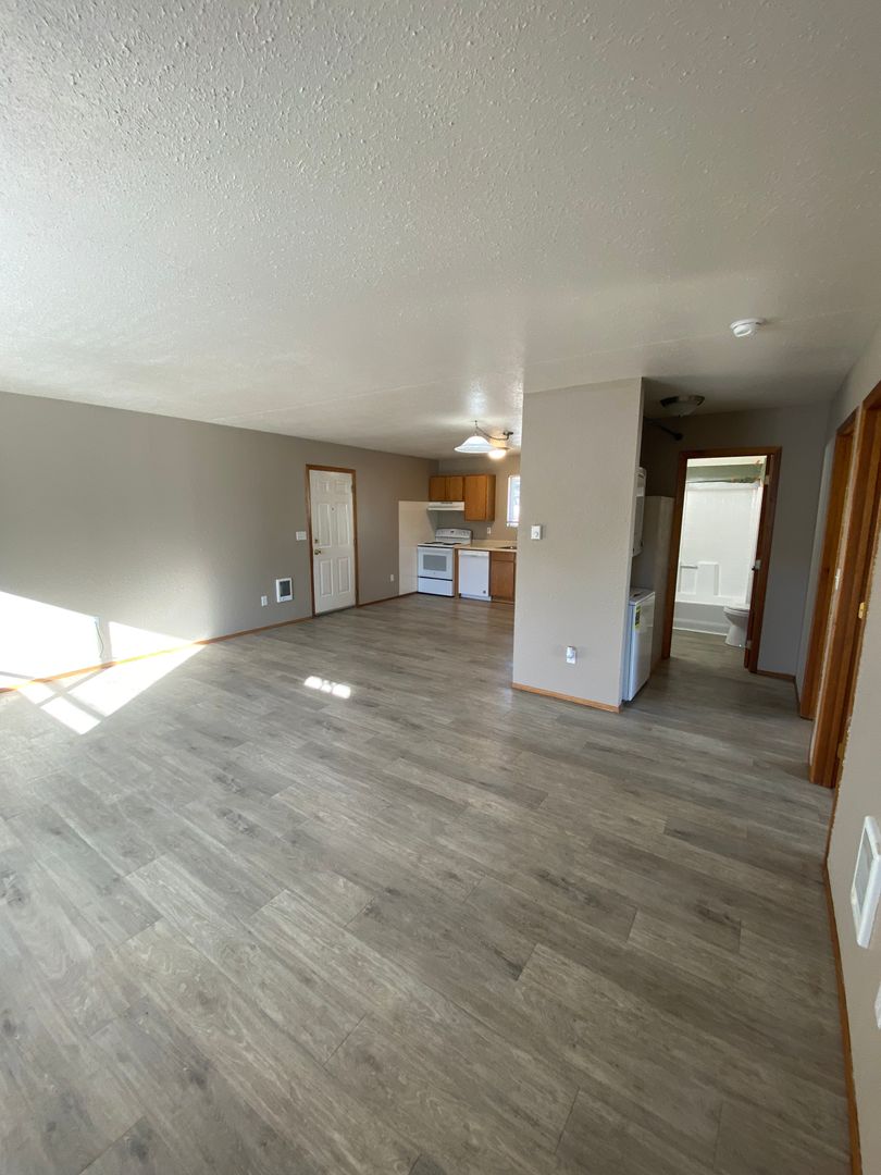 Selah Apartment: 413 S 5th Street