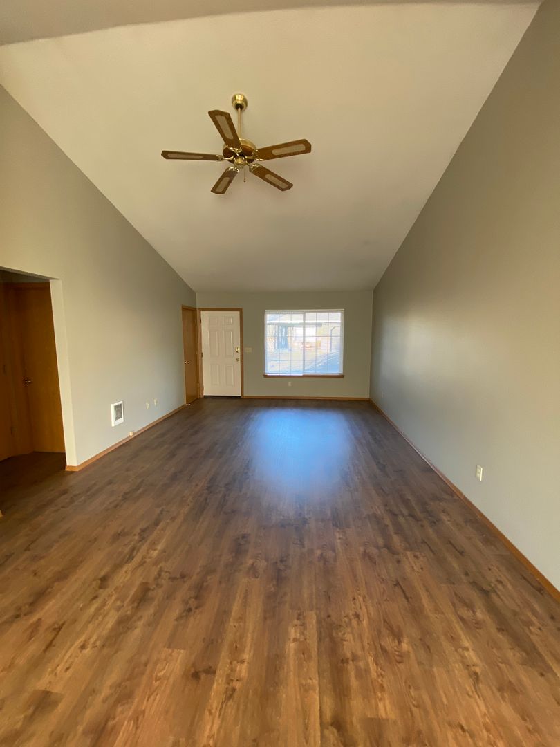 Selah Apartment: 1006 Speyers Road