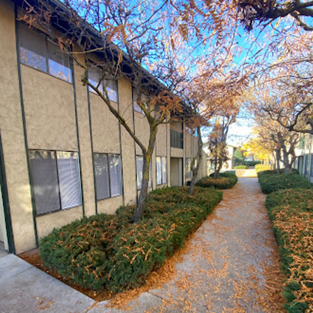 Yakima Apartment: 1012 Cornell Ave