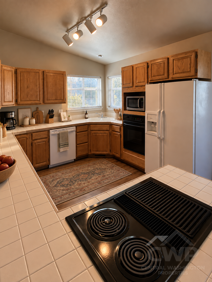 YAKIMA HOME | DOUBLE-CAR GARAGE & PRIVATE FENCED BACKYARD! 2 of 16