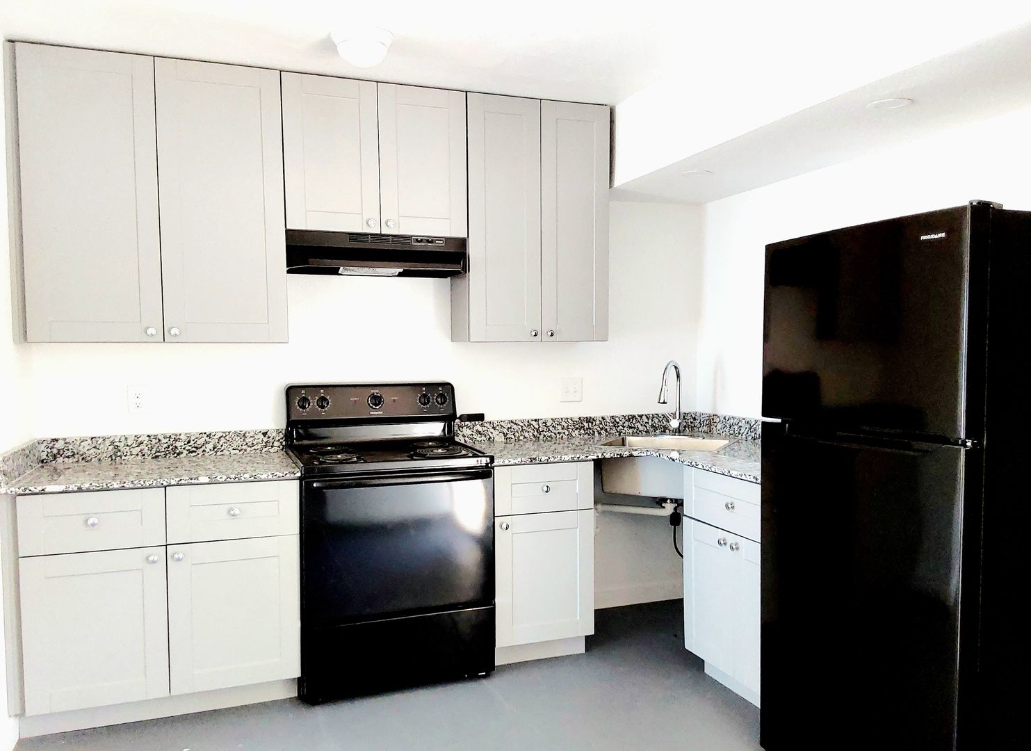 Magnolia Apartment: Mullins St.