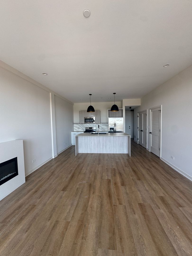 Chicago Apartment: 3207 N Narragansett Ave /  6340 W Belmont Ave