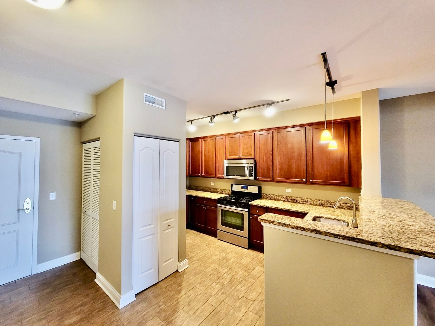 Itasca Apartment: 2 Itasca Pl