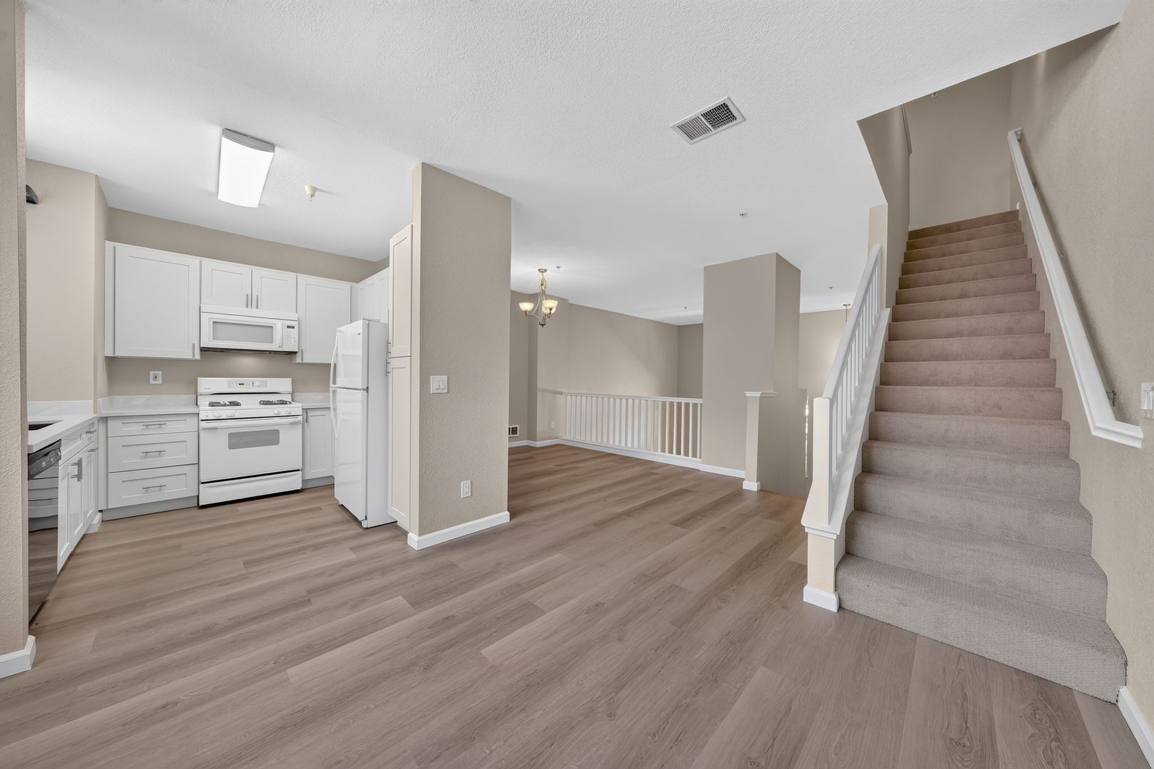 385 Race St. 6 of 12