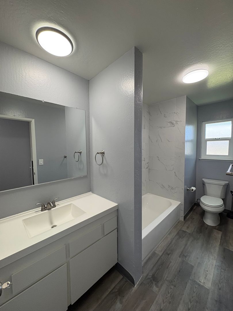 Capitola Apartment: 425 Plum Street