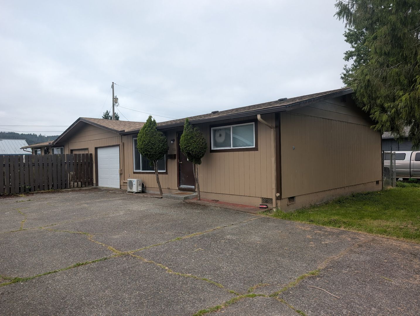 Coos Bay Apartment: 375 Park Avenue