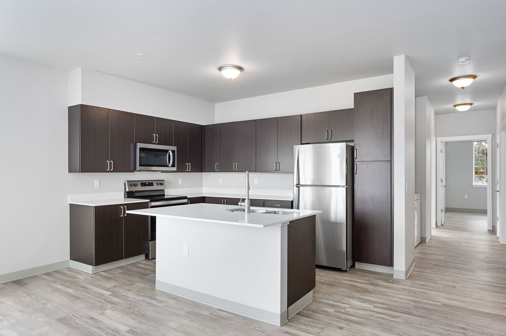 Reedsport Apartment: 260 16th Street