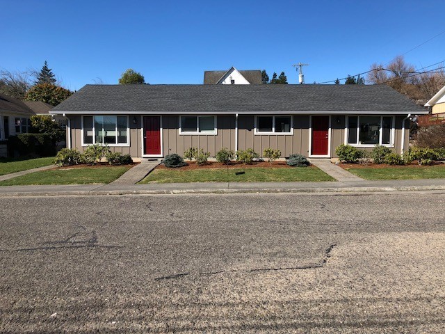 Coos Bay Apartment: 151-159 South Ninth Street
