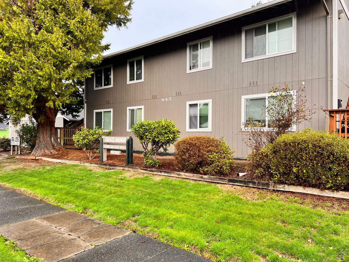 Myrtle Point Apartment: 639, 643, 647 4th Street