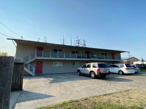 Nice, spacious 2 bed 1 bath apartment in Reedsport, 1160 Ivy Street - Unit 03