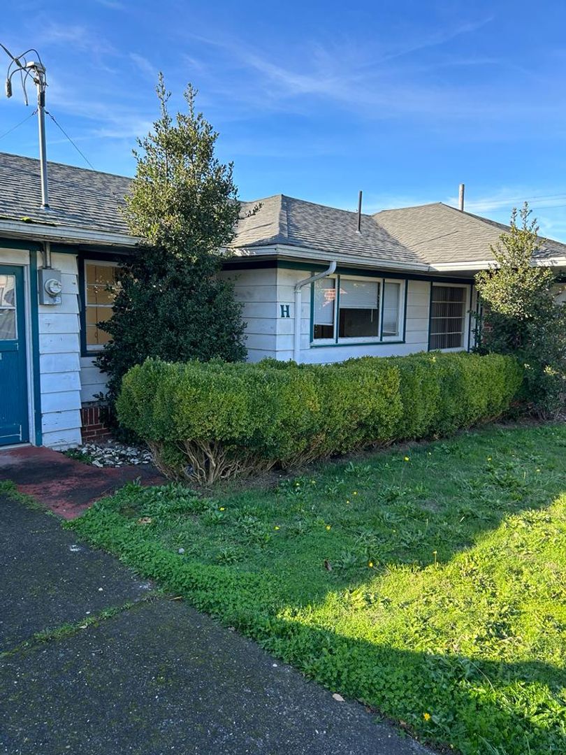 Coquille Apartment: 1075 Folsom St