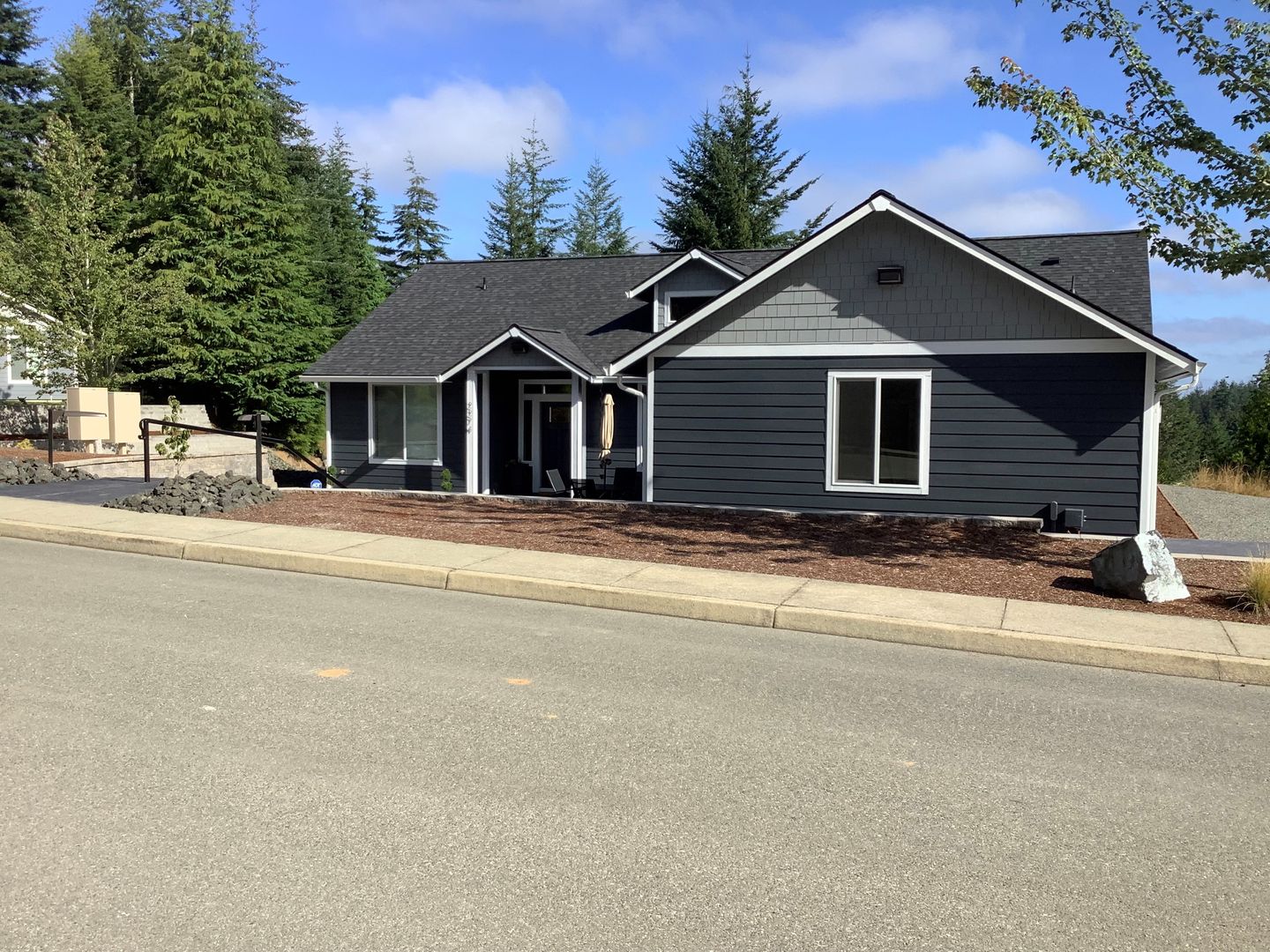 Coos Bay Apartment: 375 Park Avenue