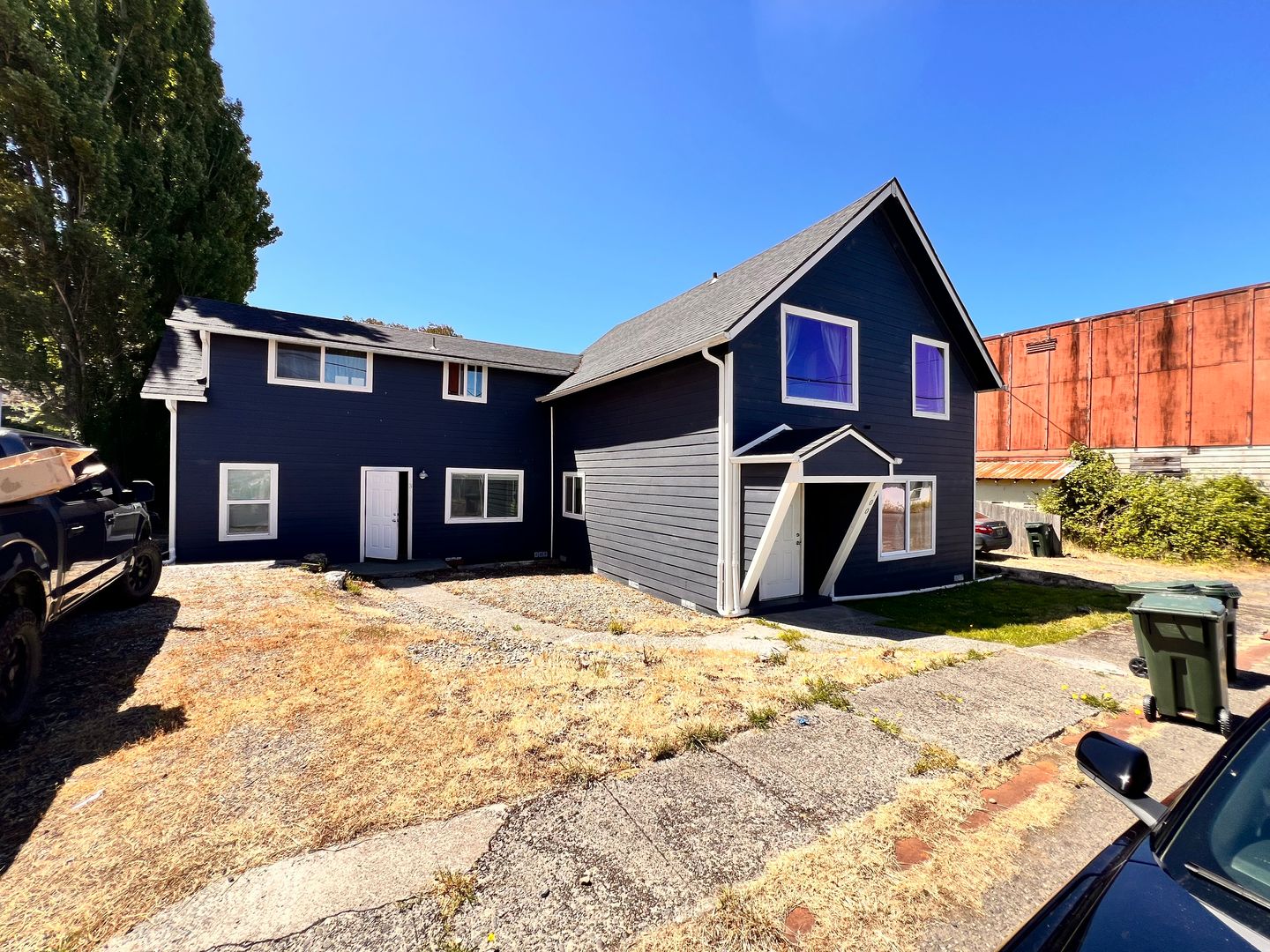 Gardiner Apartment: 100 Commercial