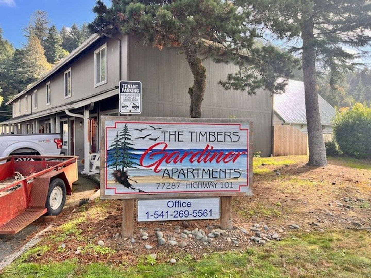 Gardiner Apartment: 77287 Hwy 101