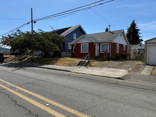 Charming 2 bed 1 bath in Coos Bay!