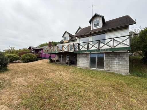 Beautiful historic two story 3 bed 1 bath house, in North Bend!
