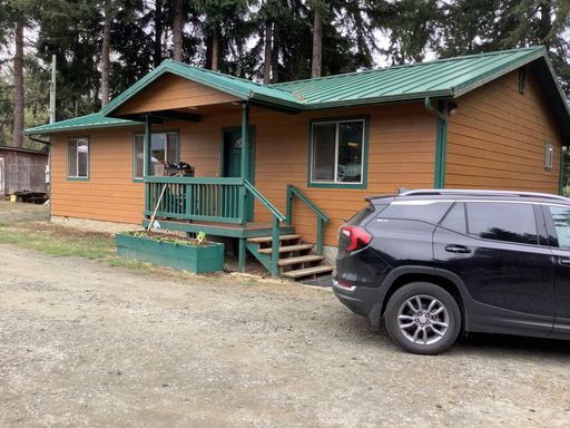 Beautiful 3 bedroom, 2 bath Coos Bay Home