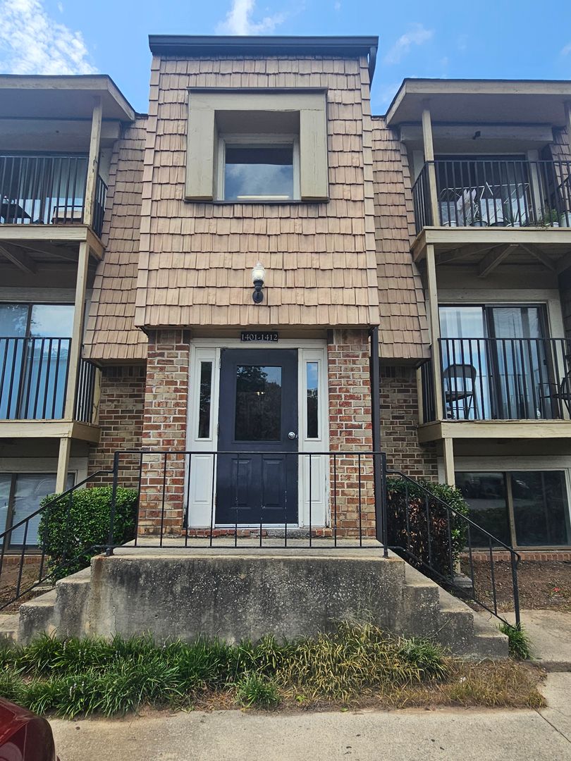 Columbia Condo: 1402 Old Manor Road
