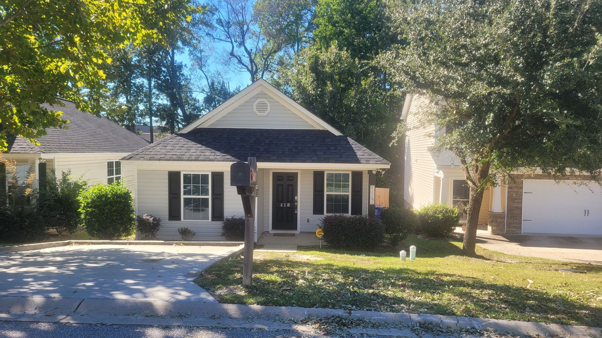 Columbia House: 418 Hawkeye Court