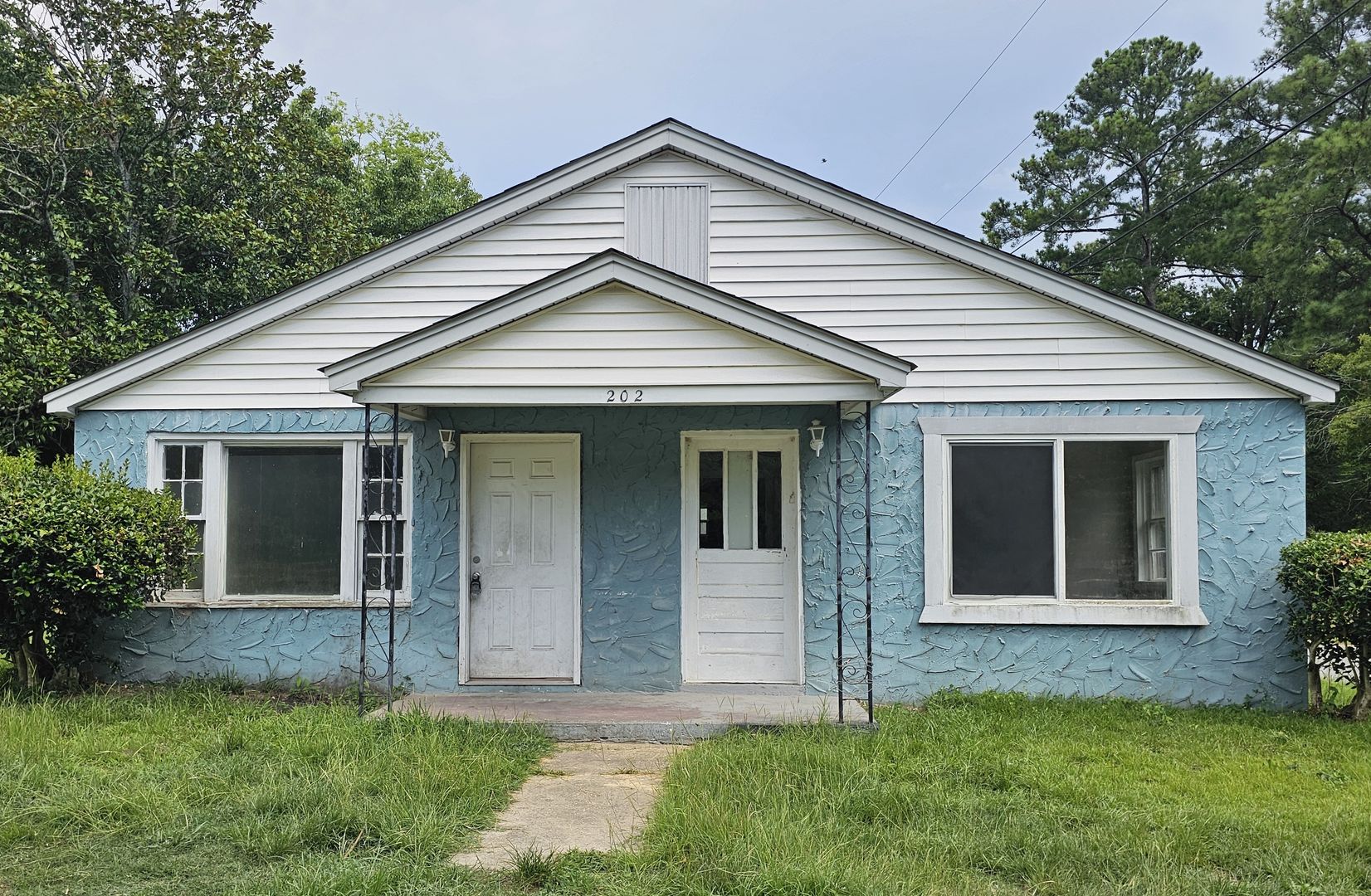 Columbia House: 202 Crawford Road