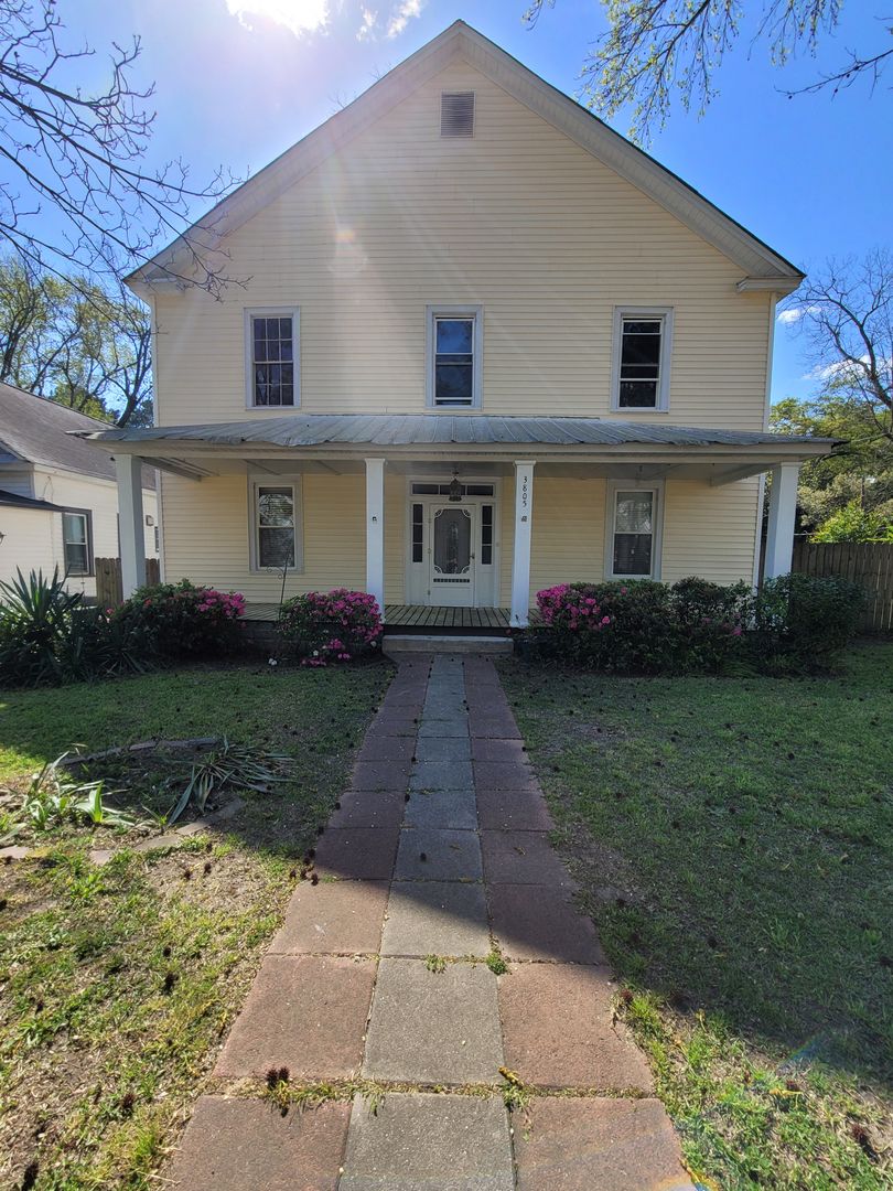 Columbia House: 3805 Lamar Street Apt. 3C