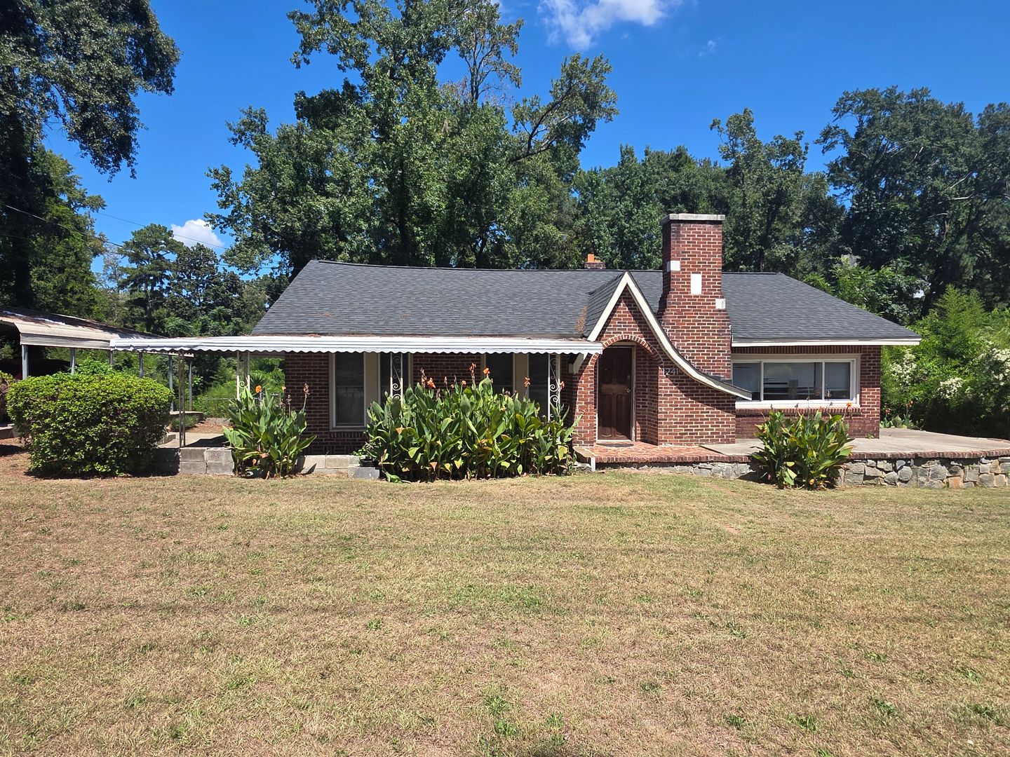 Columbia House: 1241 B Johnson Avenue