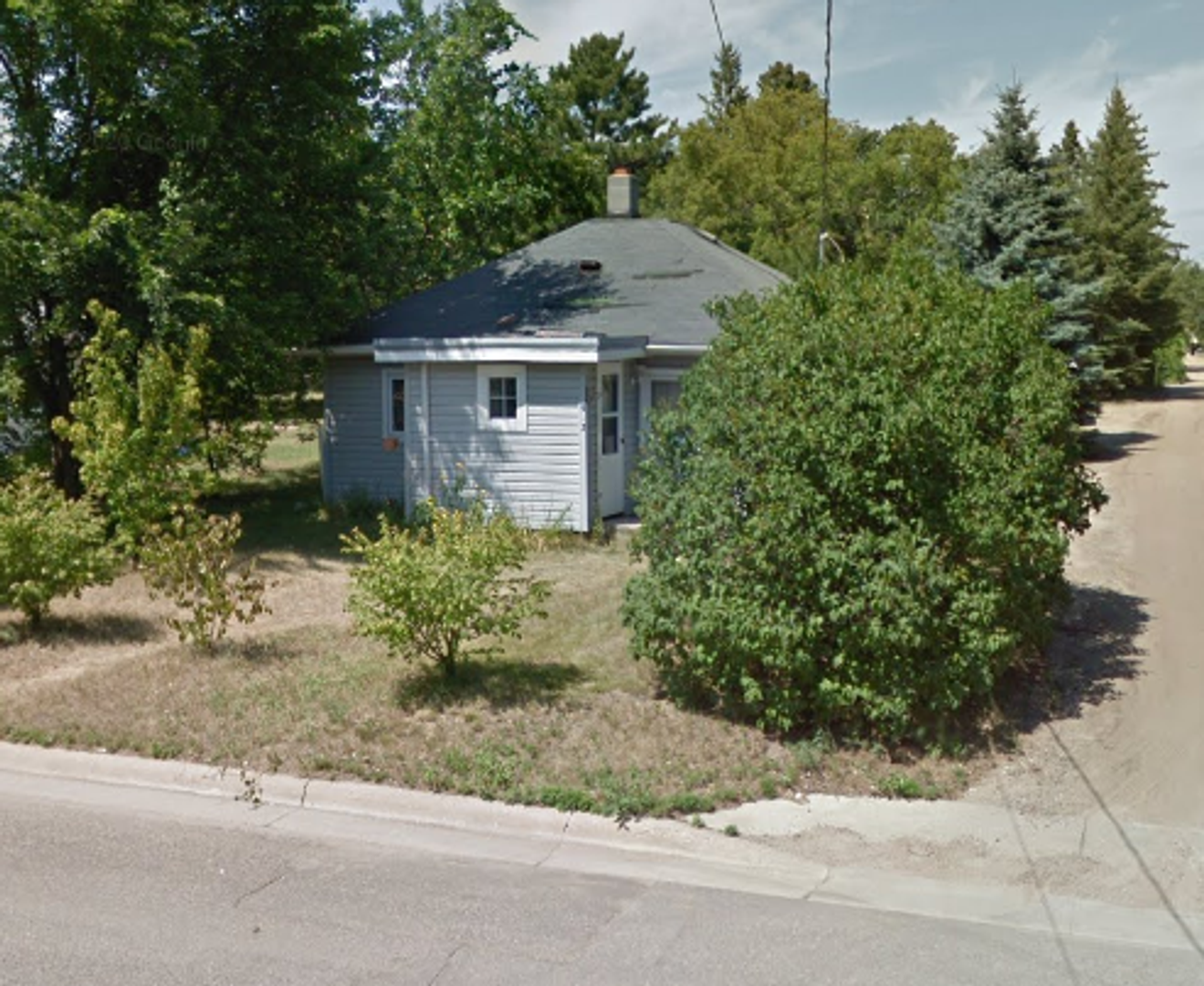 Bemidji House: 513 26th St NW