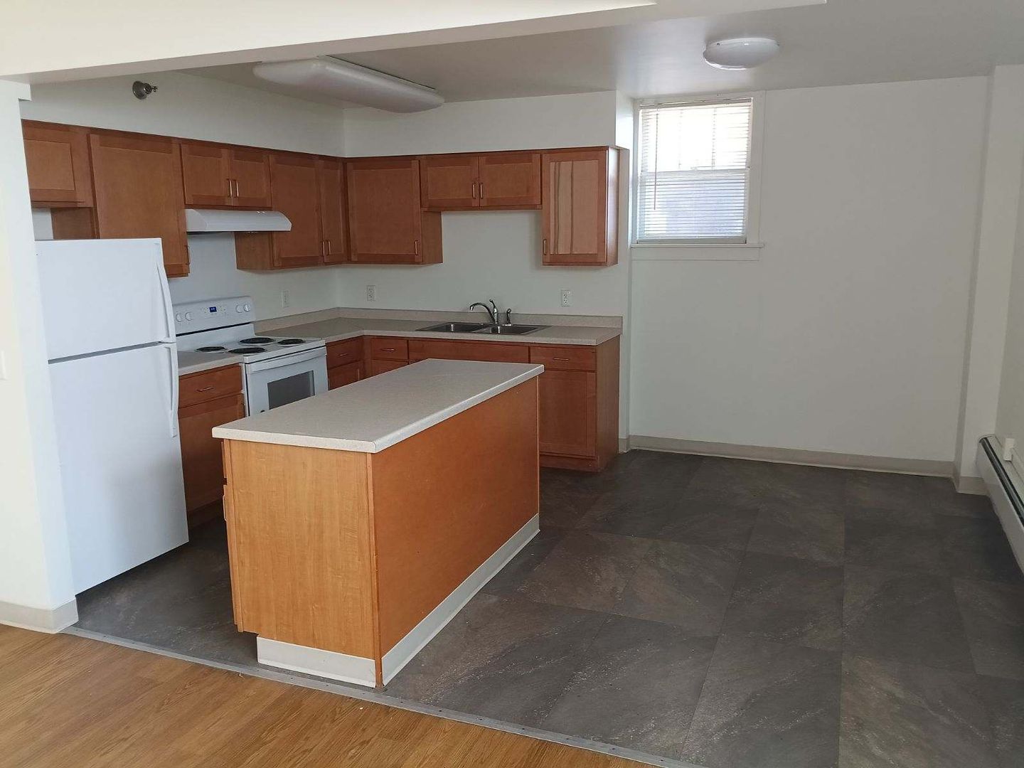 Virginia Apartment: 201 N 5th Ave W