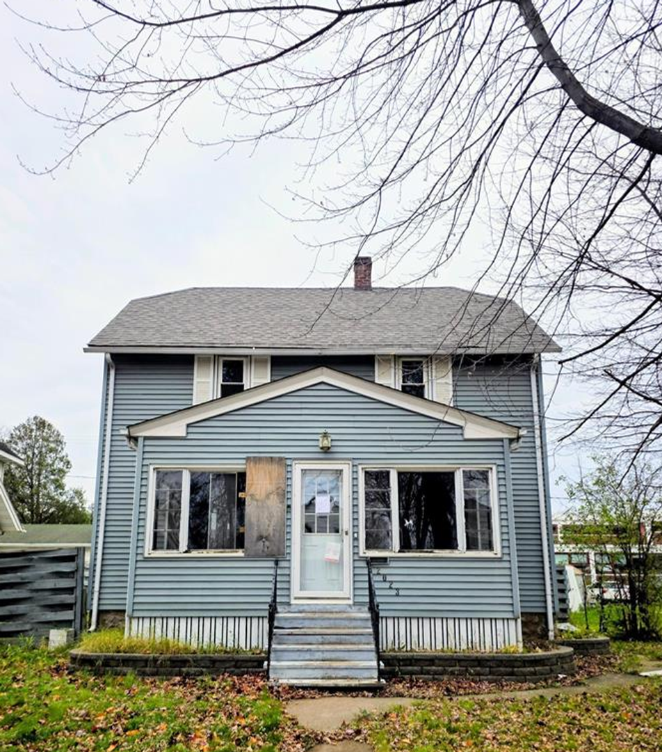 Hibbing House: 2023 6th Ave E