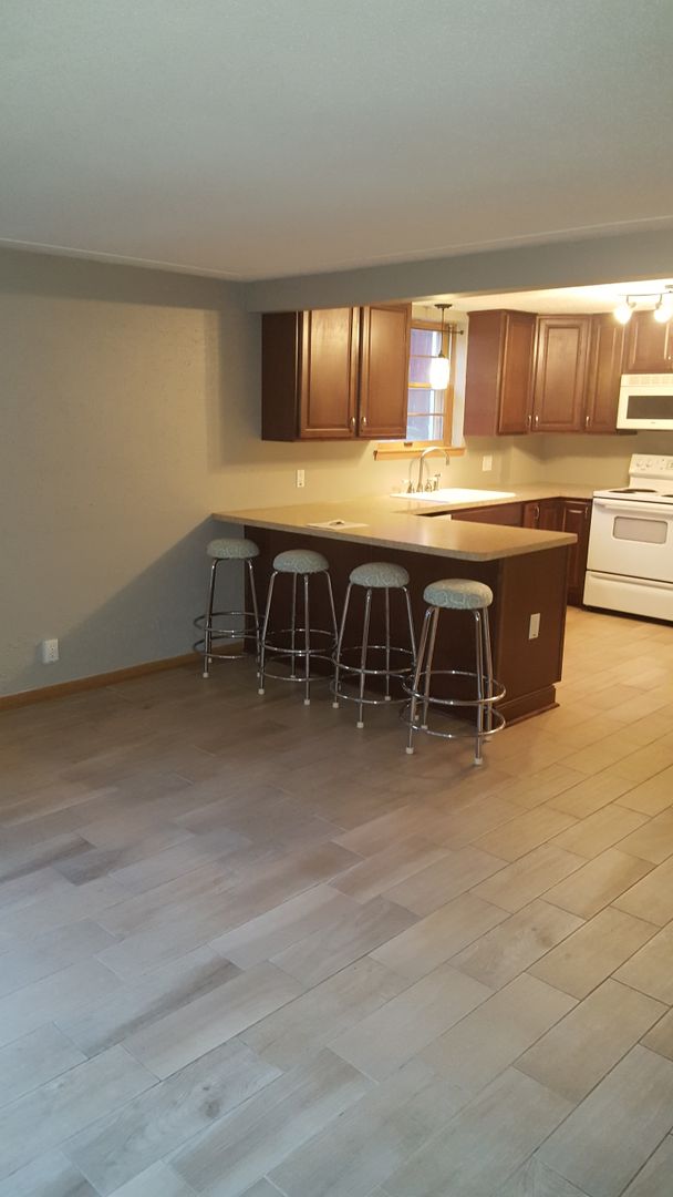 Saint Paul Apartment: 2179 Stewart Avenue