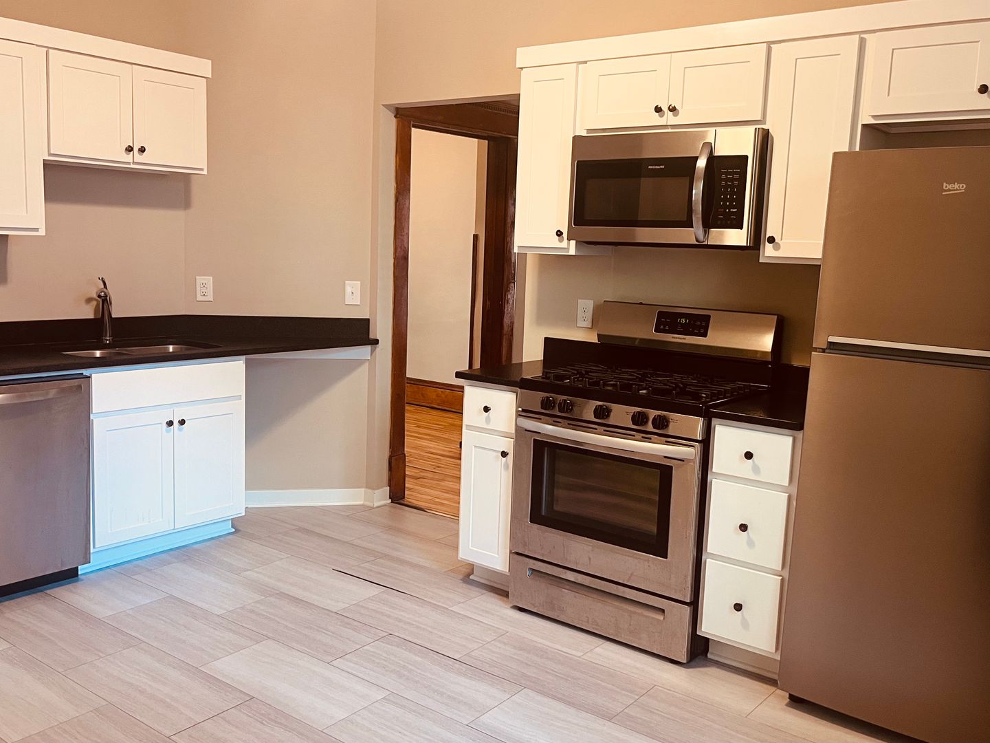 Fully Renovated 2-Bed Unit Just One Block Off West 7th. HEAT INCLUDED! 6 of 12