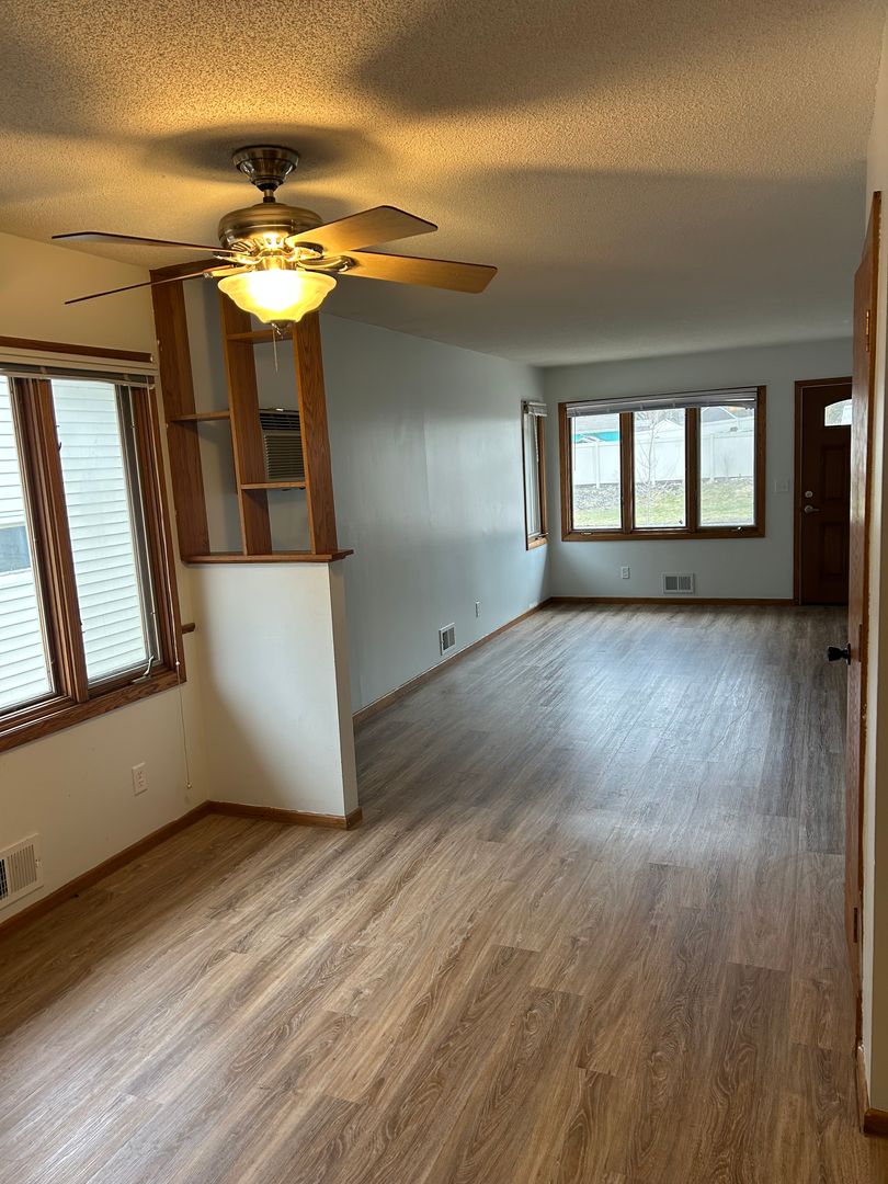 Saint Paul Apartment: 1663 - 1665 Leone Ave East