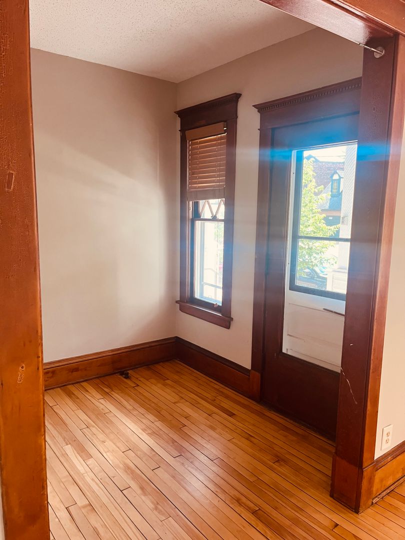 Fully Renovated 2-Bed Unit Just One Block Off West 7th. HEAT INCLUDED! 3 of 12