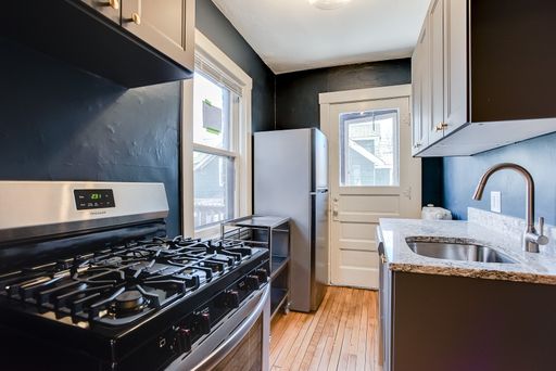 Beautifully remodeled 1 Bedroom unit in Historic W7th Building. – photo 1