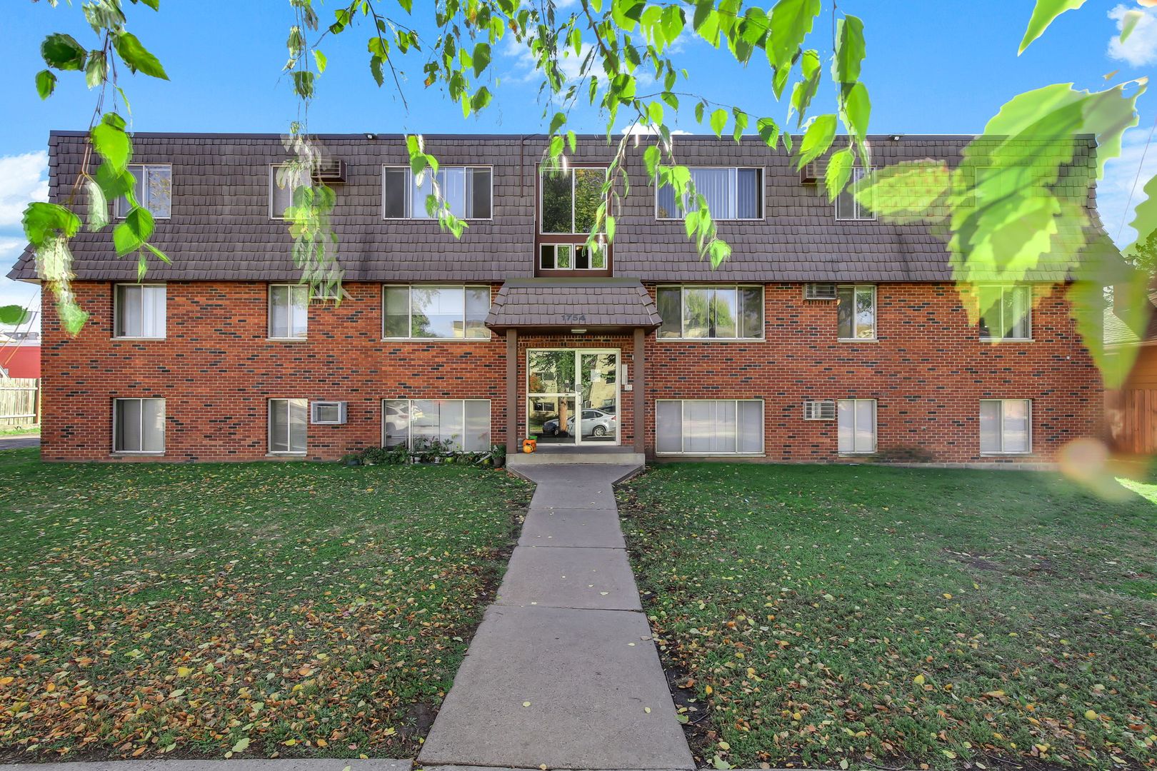 Saint Paul Apartment: 1754 Montana Avenue East