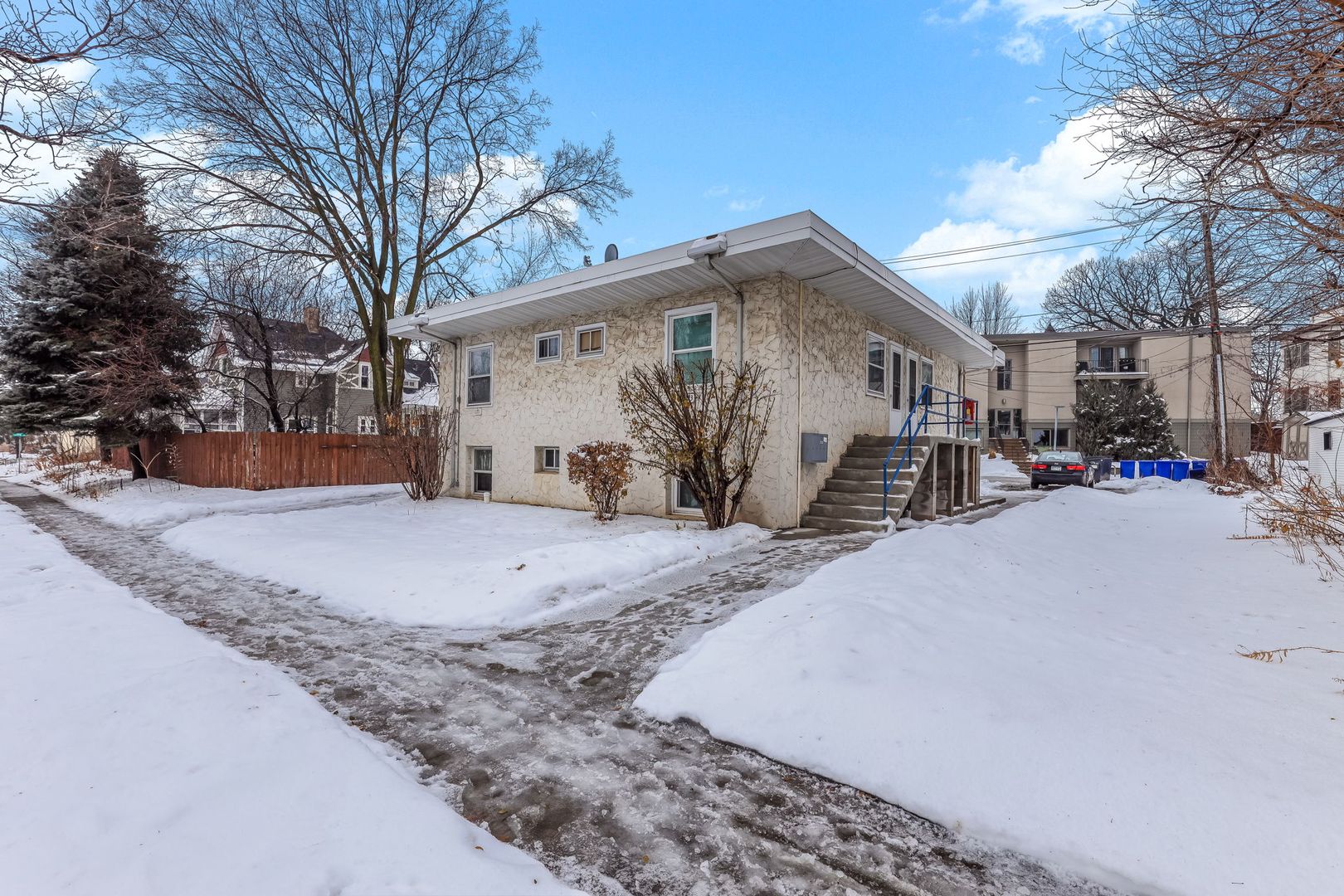 Saint Paul Apartment: 1171/1173 Raymond Avenue