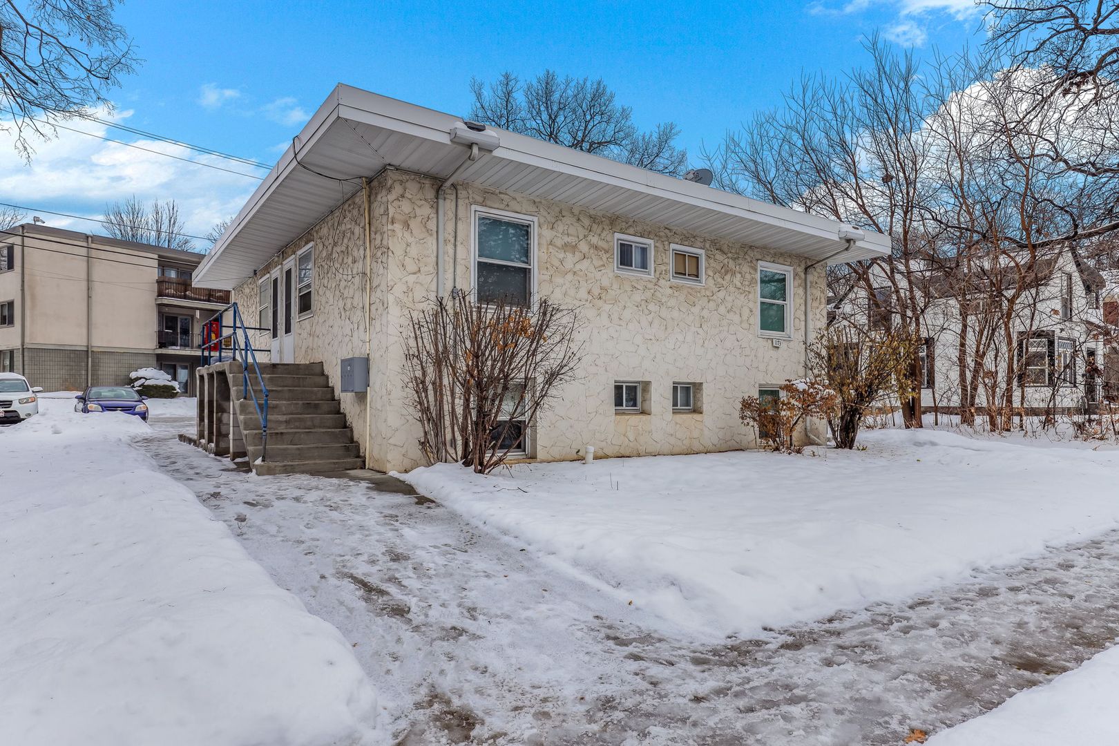 Saint Paul Apartment: 1171/1173 Raymond Avenue