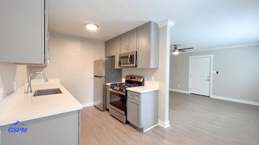 Modern Renovated and Very Spacious 3BR/1BA with In Unit A/C! – photo 1