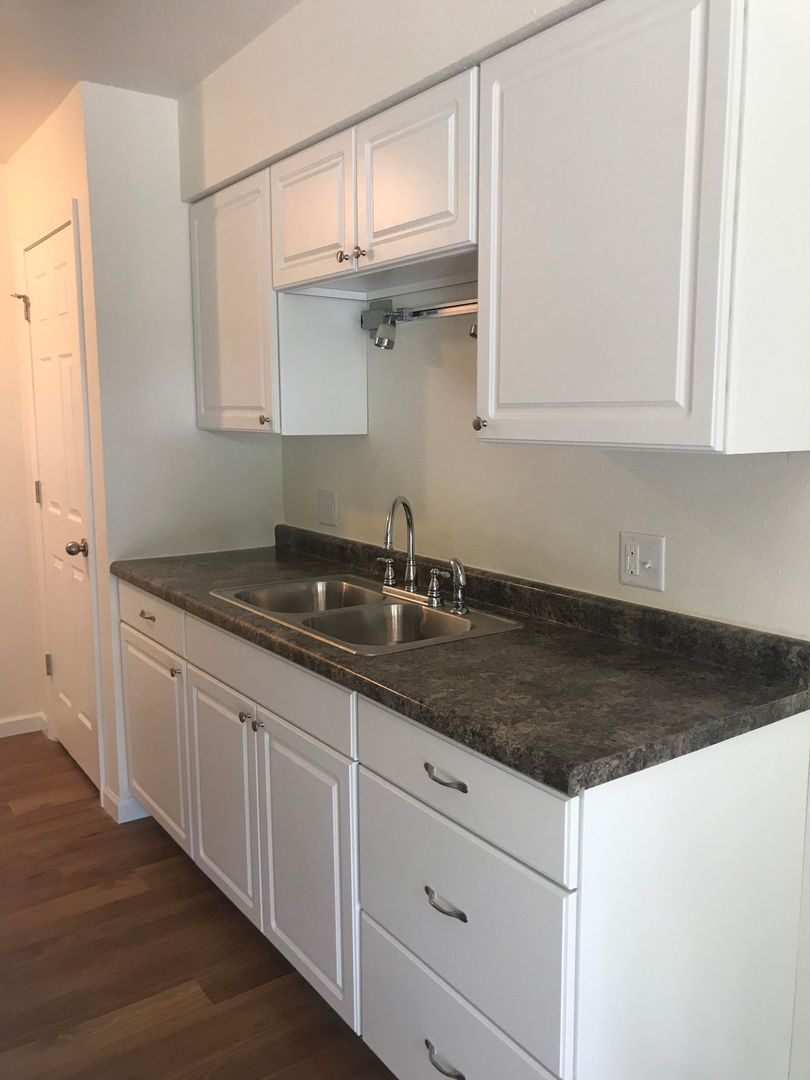 La Crosse Apartment: 1000 Copeland Avenue