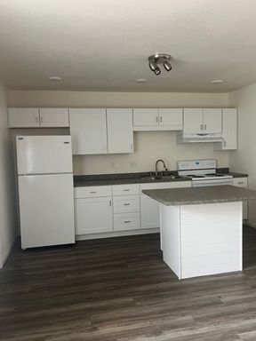 Newly Remodeled 2 Bedroom Apartment – photo 1