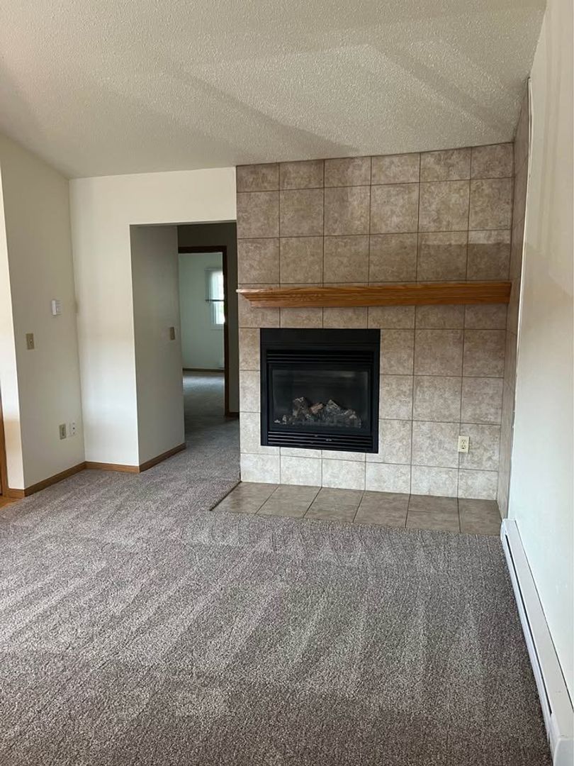 La Crosse Apartment: 400 Monitor Street