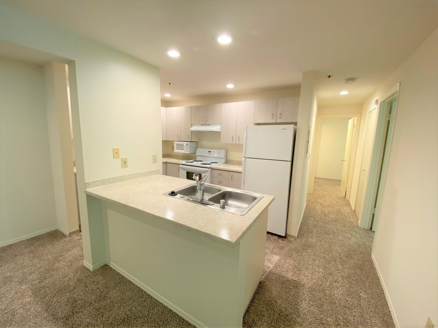 Redmond Apartment: 9200 Redmond Wdnvll Rd NE