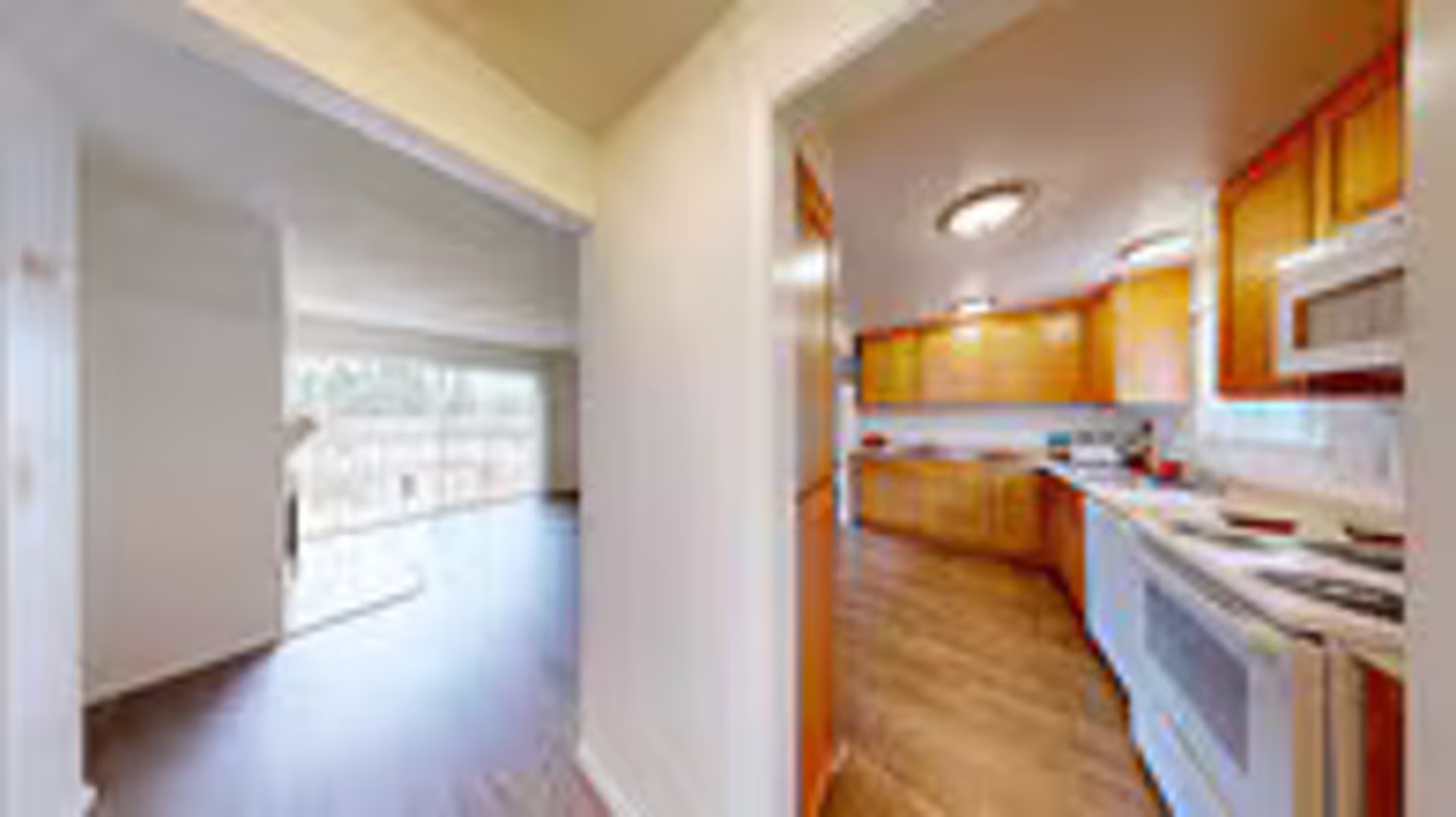 Redmond Apartment: 8255 149th Way NE