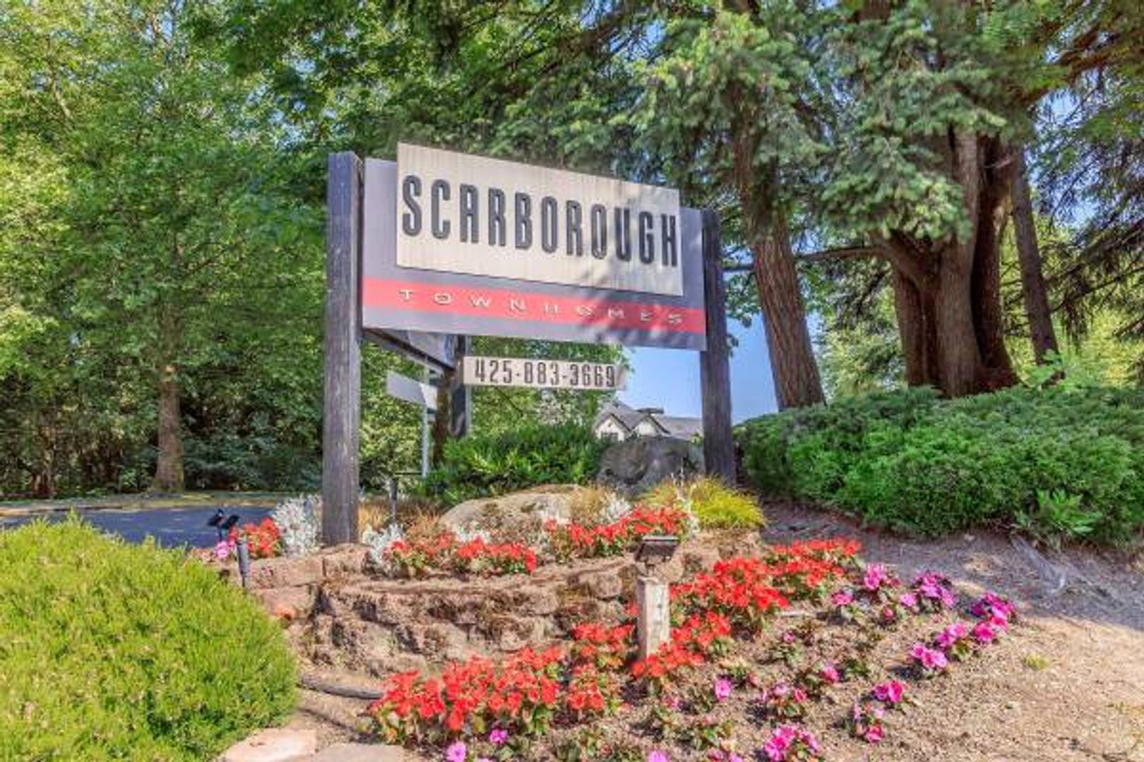 Redmond Apartment: 8255 149th Way NE