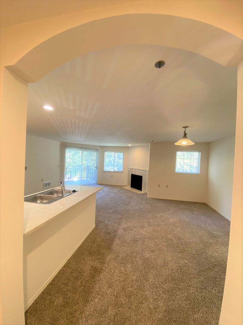 Redmond Apartment: 9200 Redmond Wdnvll Rd NE